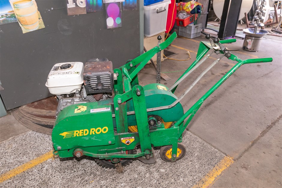 RED ROO Petrol Turf Cutting Machine