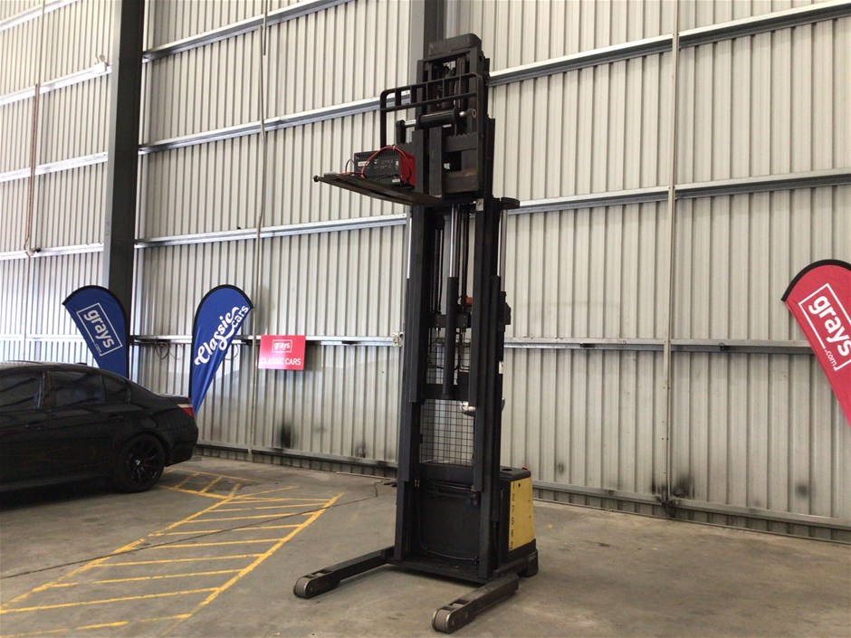 <p>Liftsmart  WRT14 Order Picker Forklift</p>