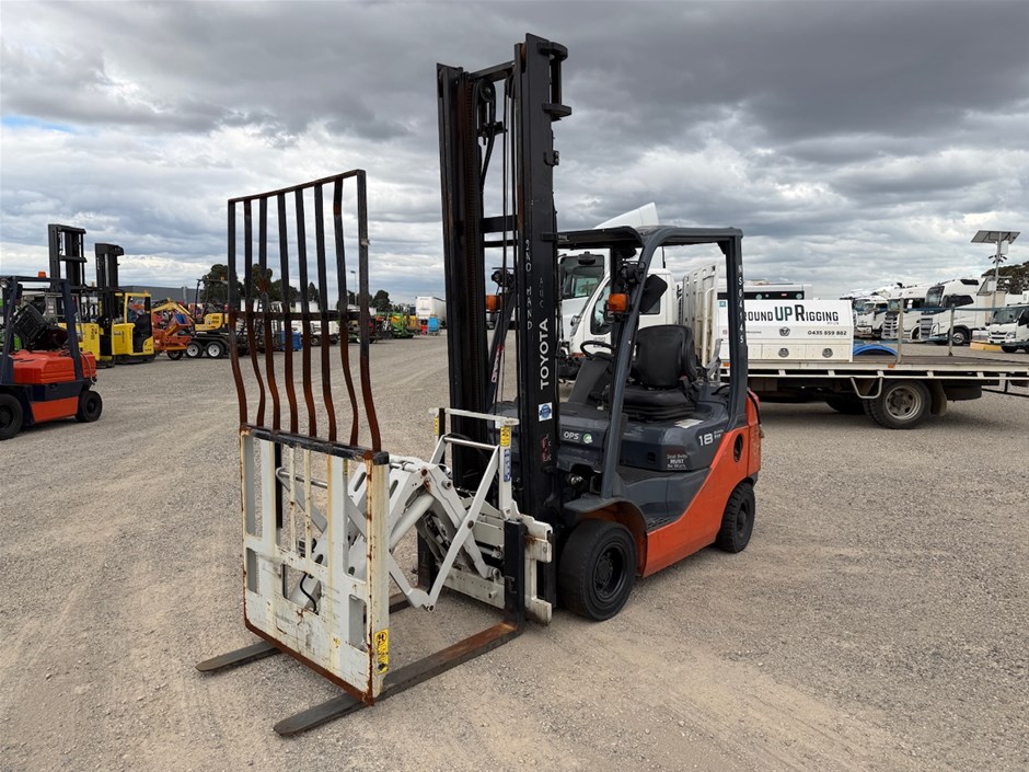 <p>Toyota  32 -8FG18 Counterbalance Forklift</p>