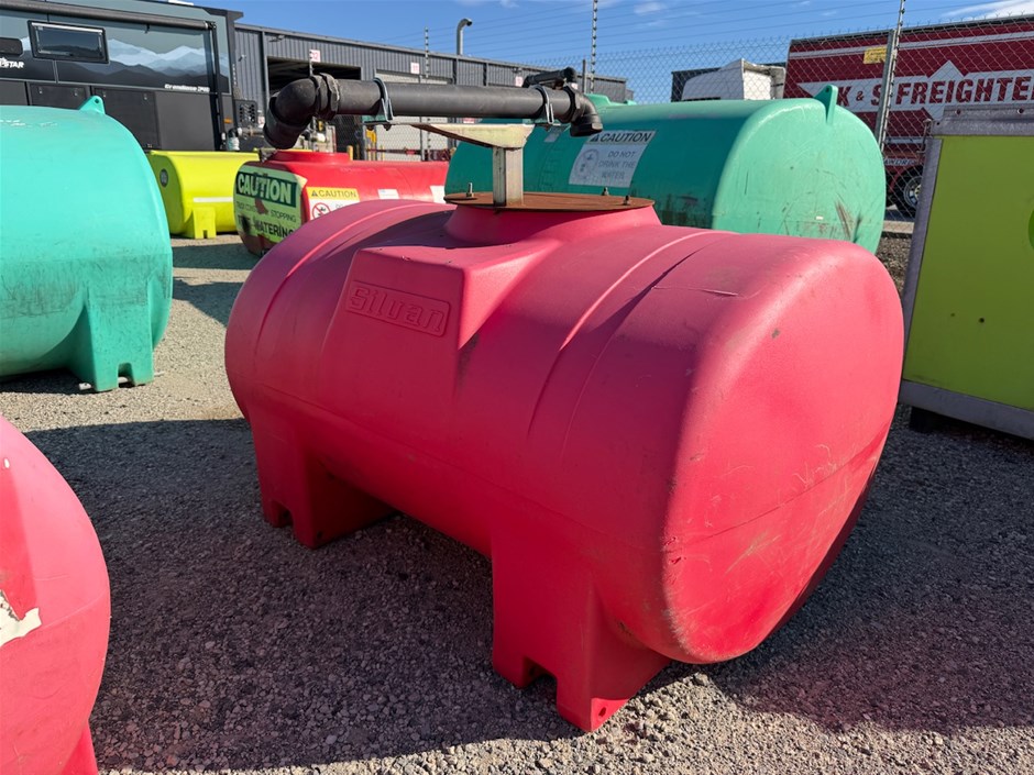 <p>1 x 900LT Plastic Water Tank</p>