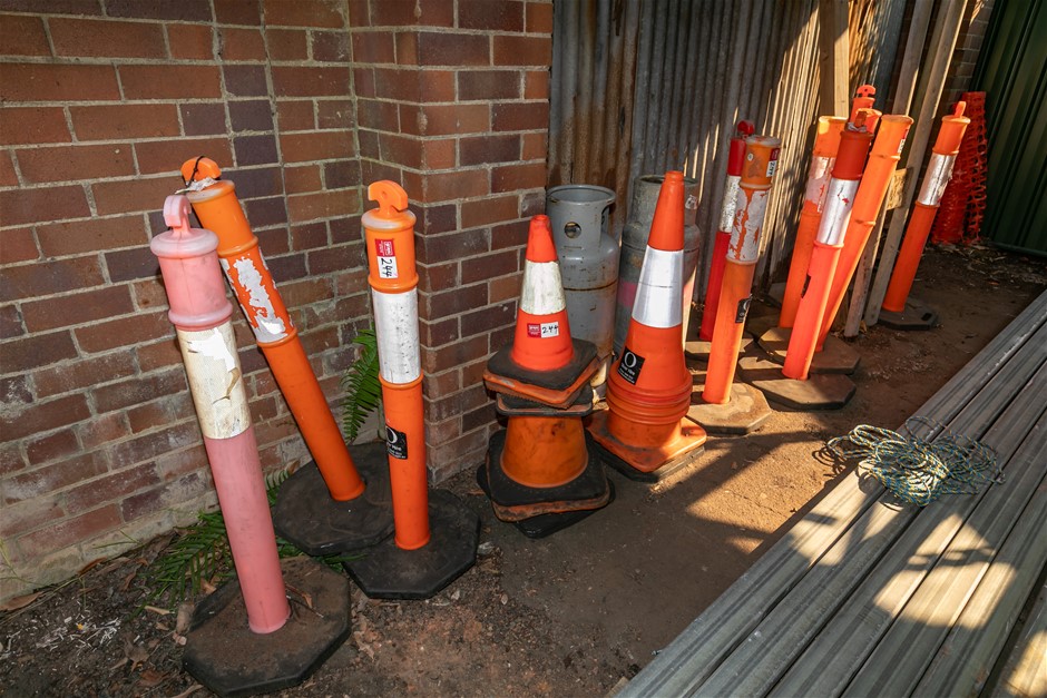 Road/Work Site Safety Bollards & Cones