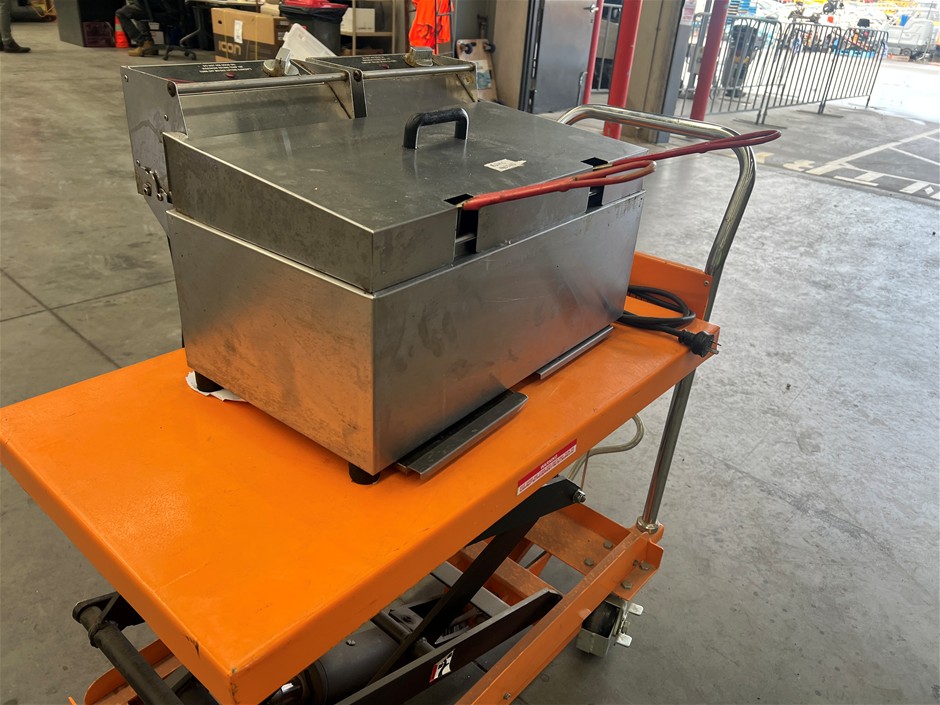 <p>Woodson WFR180 Twin Fryer</p>