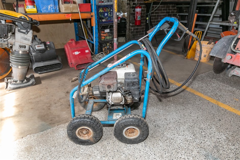 Aussie Pump Petrol Pressure Washer Mobile