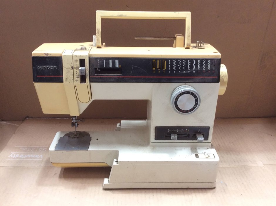 Singer 6233 Mechanical Sewing Machine