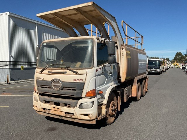 <p>2018 Hino FM SER 6 x 4 Water Truck</p>