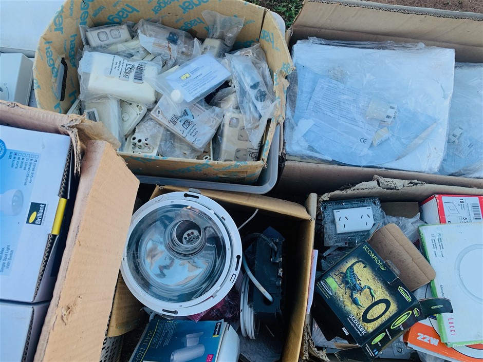 Lot of electrical items box of lights etc