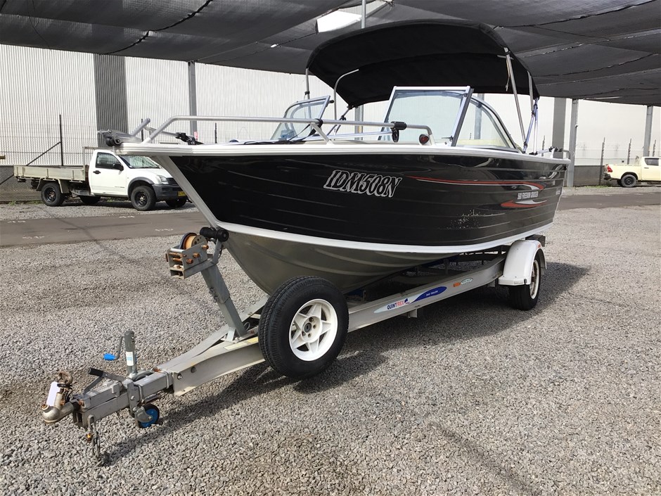 560 Freedom Cruiser Power Boat