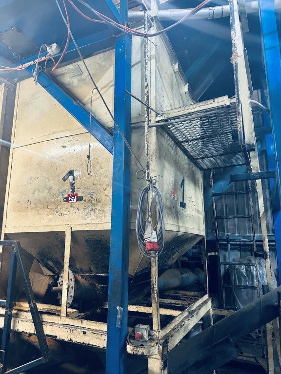 Steel Constructed Product Hopper (L1) Together with screw conveyor