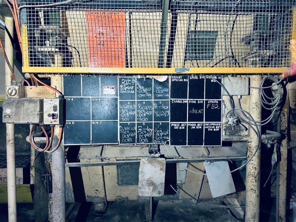 3T Capacity on Load Cells, Air Operated Ram to Open and Closed Exit Door