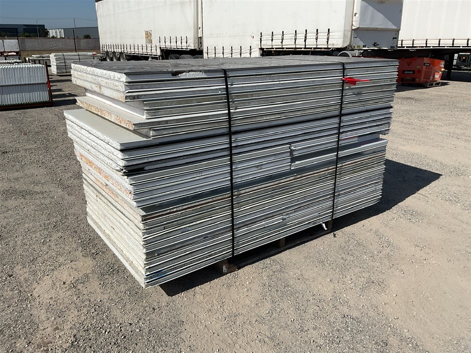 <p>26 x Assorted Steel Clad insulated Panels</p>