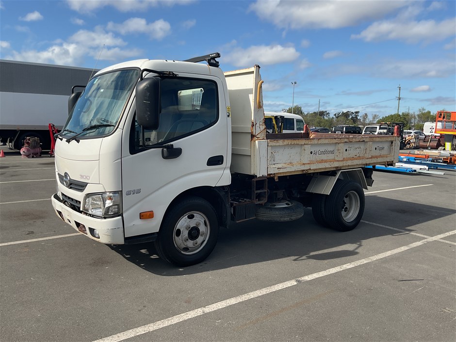 2018 Hino 300 4 x 2 Tipper Truck