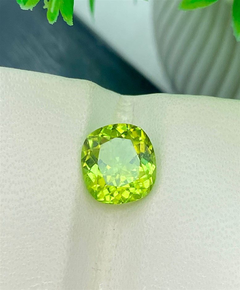 2.80 Carats Natural Peridot