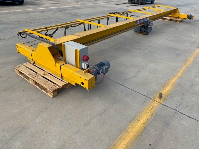 <p>GM 2 ton Gantry Crane</p>