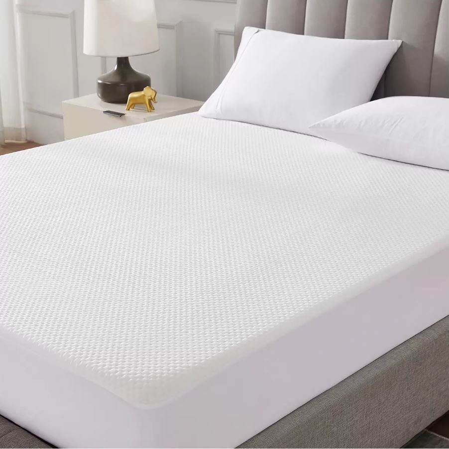 TOMMY BAHAMA ComfortOne Mattress Pad Protector, Queen. N.B: Stained/shop so