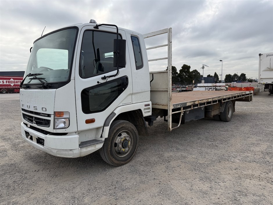 <p>2010 Mitsubishi FK600 4 x 2 Tray Body Truck</p>