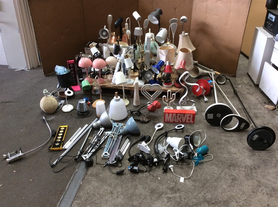 Mixed Lot of Assorted Table Lamps, Desk Lamps & Lighting Fixtures