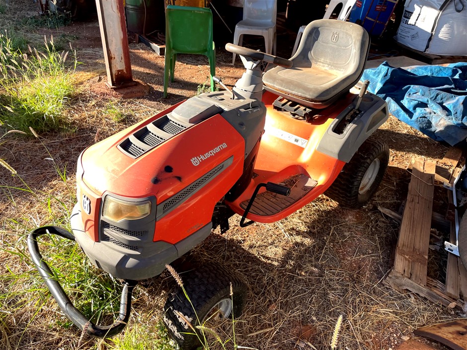2009 Kubota LT1597 Ride on Mower