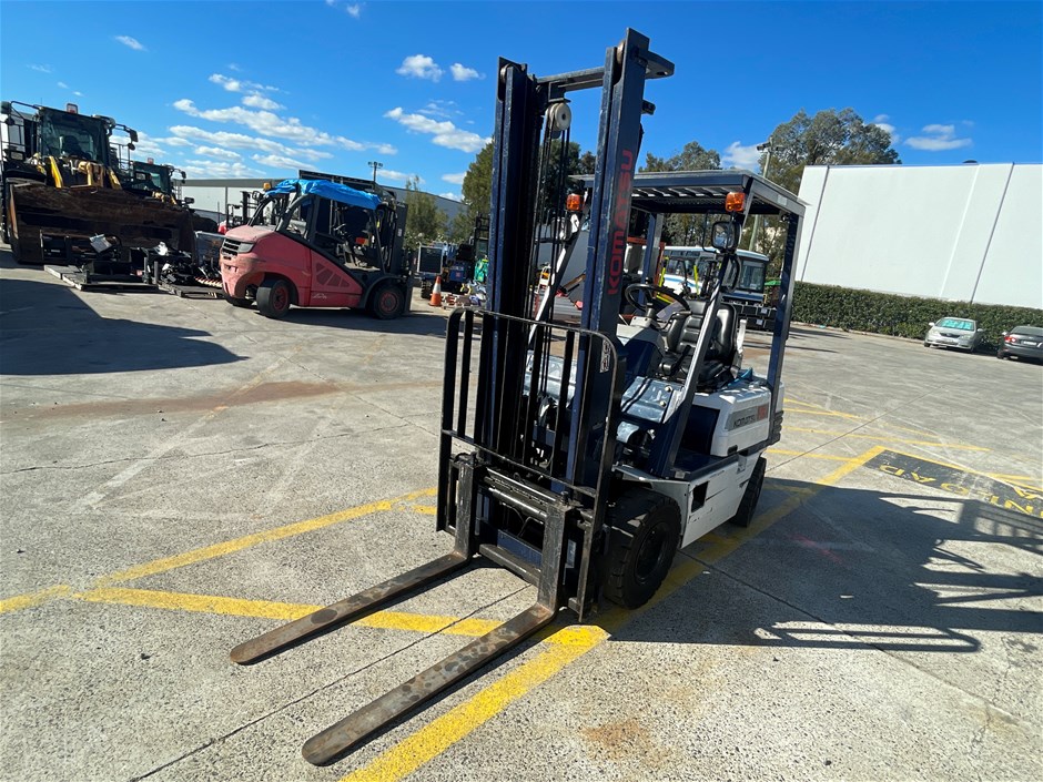 <p>Komatus FG15 Counterbalance Forklift</p>