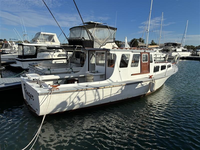 32’ Cayzer Timber Half Cabin Cruiser 