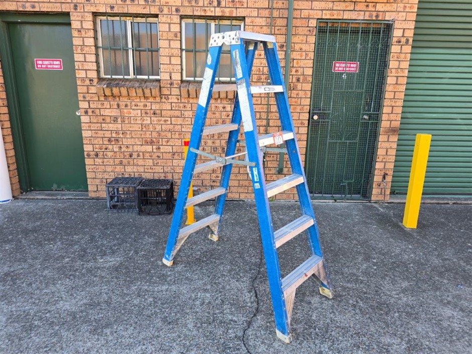 CLIMBRITE CLID5 Fibreglass Double Sided Step Ladder