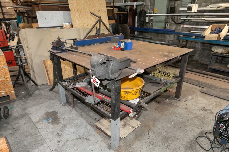 Welder Bench with Vice & Bar Ender