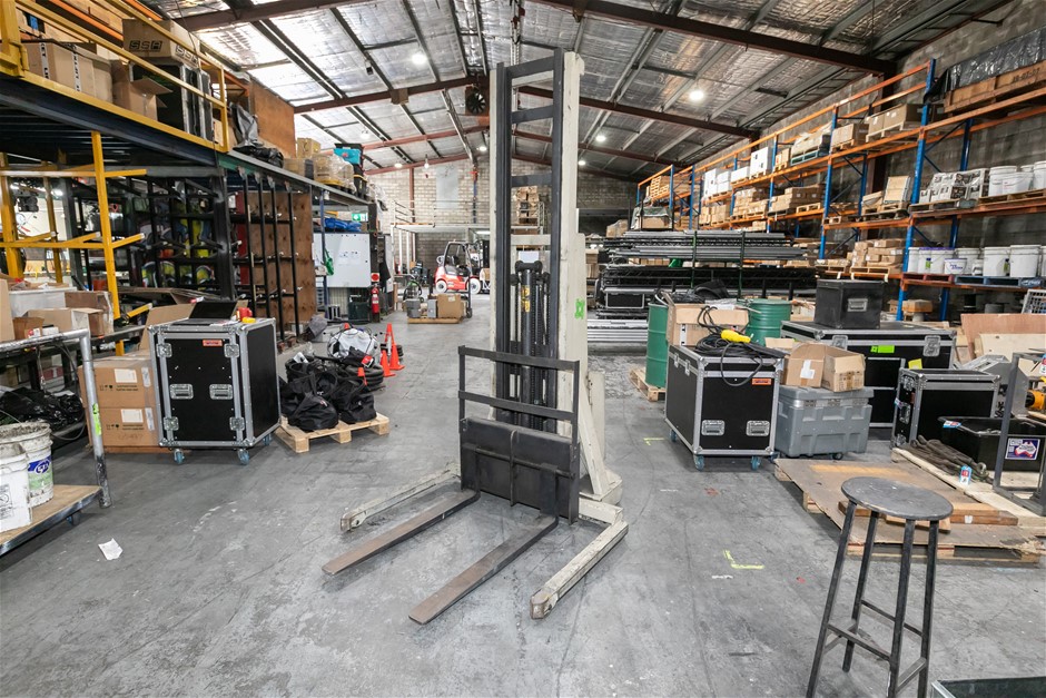 Crown 20MT154A Walkie Stacker