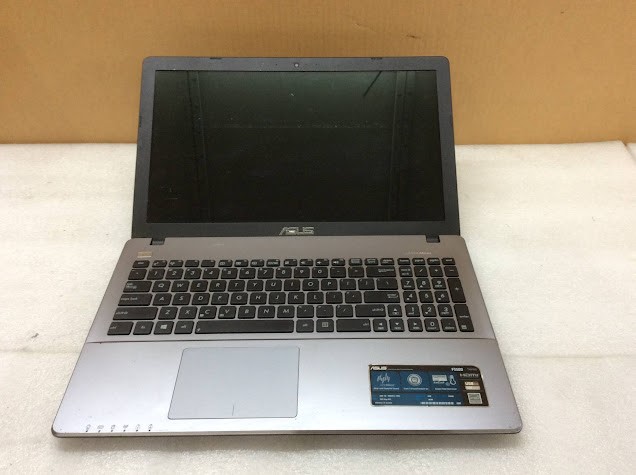 ASUS F550D Laptop A8-5550M 8GBRAM/750GB