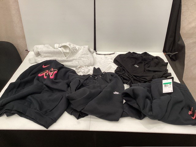 <p>Assorted Clothing </p>