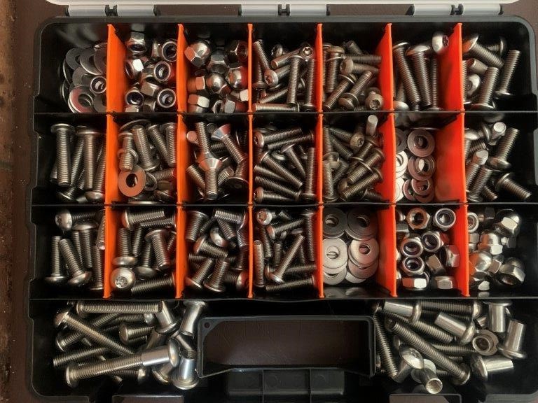 New Quality Medium Sized Carry Case with SS Apex Screws & More