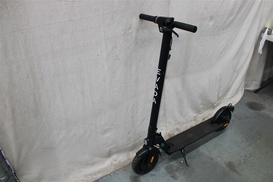 Evada Black E-Scooter
