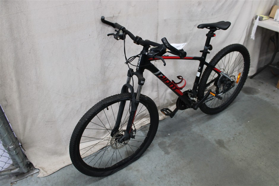 Giant ATX Black/Red Road Bicycle