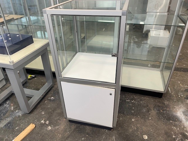 Cabinet, 1 Door with Glass Display