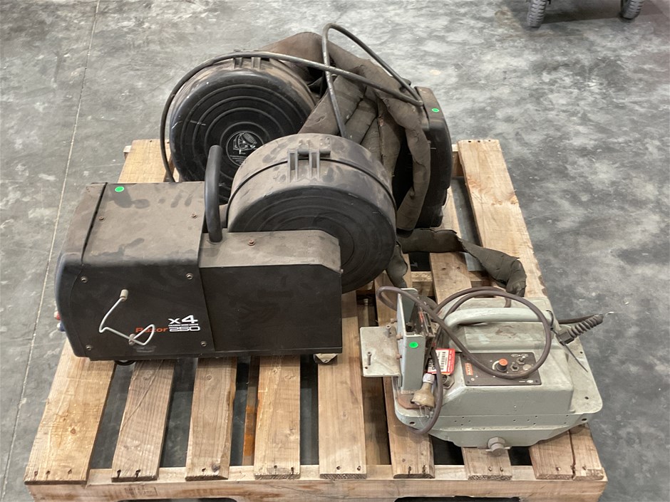 <p>Razor Wirefeeders & Gullco Welding Carriage x 3</p>