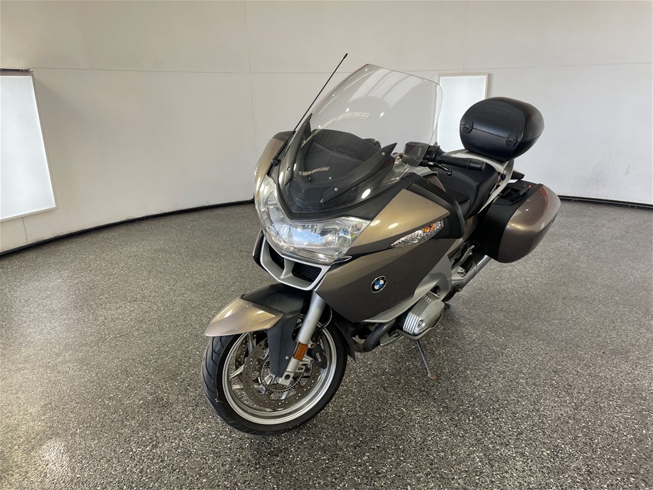 <p>2007 BMW R1200RT Motorcycle</p>