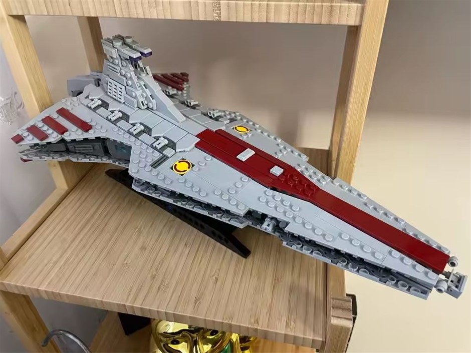 Brand New 960PCS Space Battleship Building Blocks Set (LEGO Compatible)