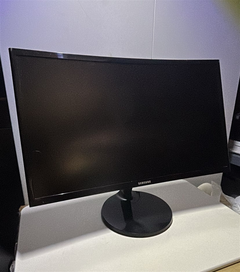 SAMSUNG 24" Curved Monitor