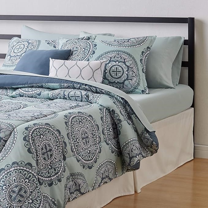 AMAZON BASICS 10-Piece Bed-in-a-Bag - Soft, Easy-Wash Microfiber - Full/Que