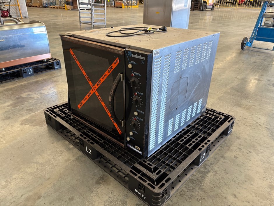 <p>Bakbar Turbofan 32 Oven</p>
