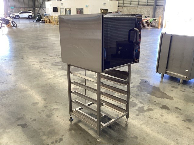 <p>Free Standing Oven</p>