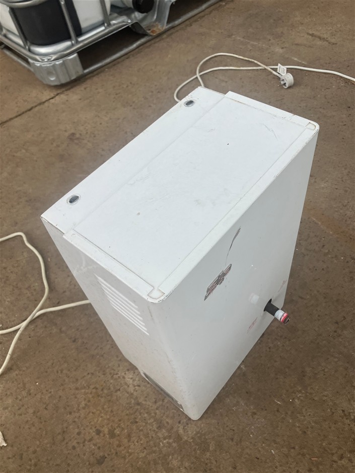 8x ZIP Hot Water System - Glendenning