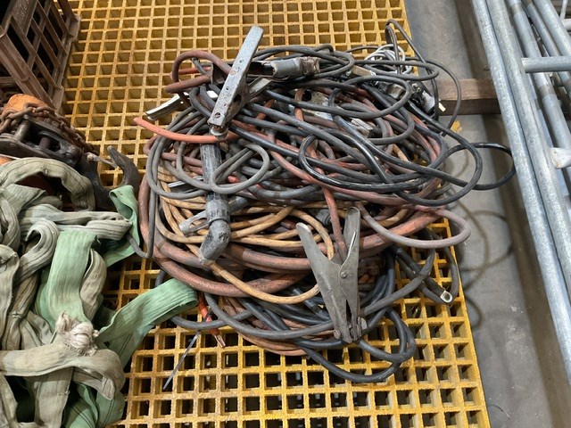 <p>Qty Of Welding Leads, Earth Leads and Hand Piece</p>