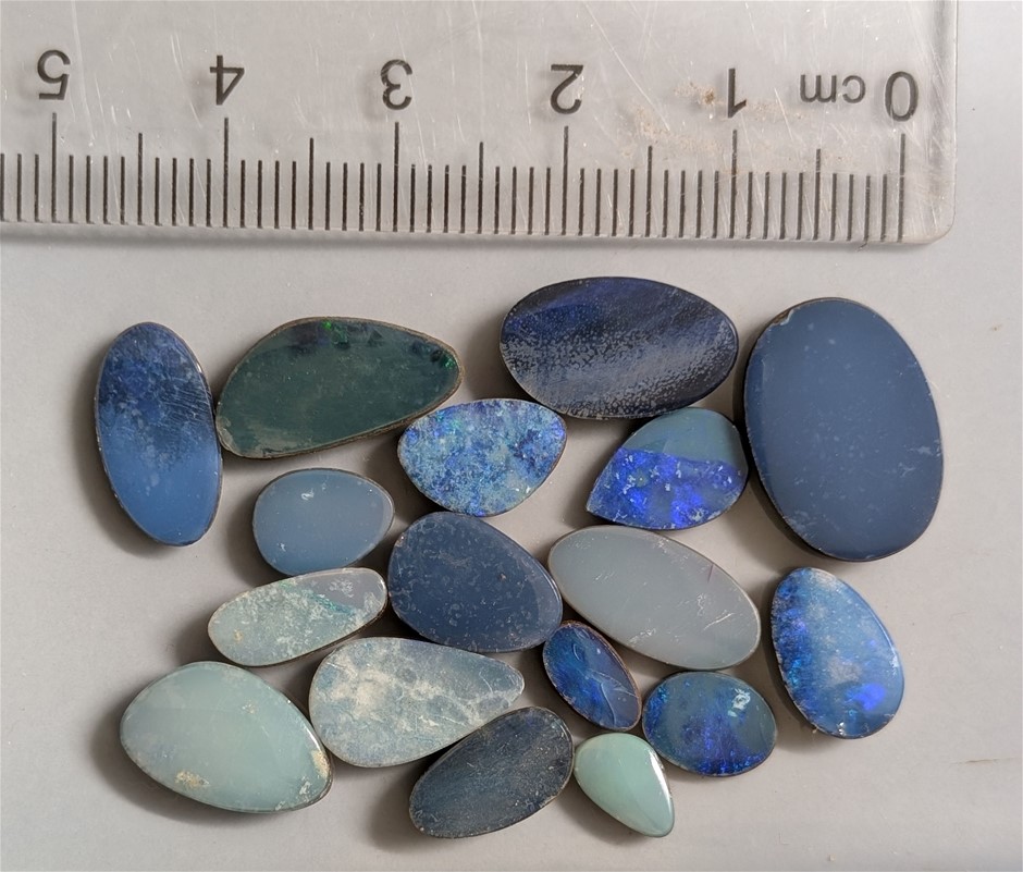 35 carats OPAL Doublet Gemstones