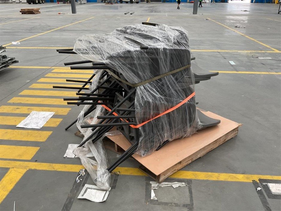 Pallet Containing Plastic Chairs Approx. 15