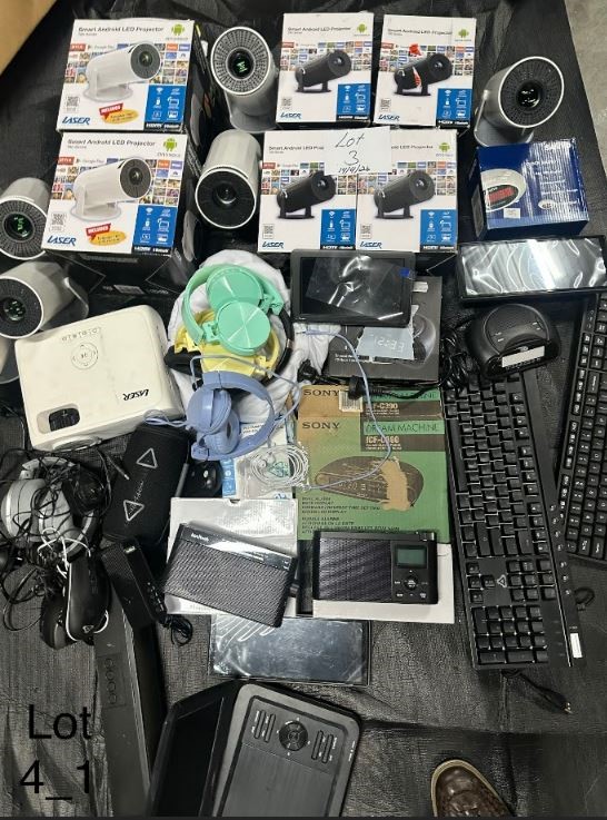 END OF LEASE SALE: Mixed lot of electrical goods including