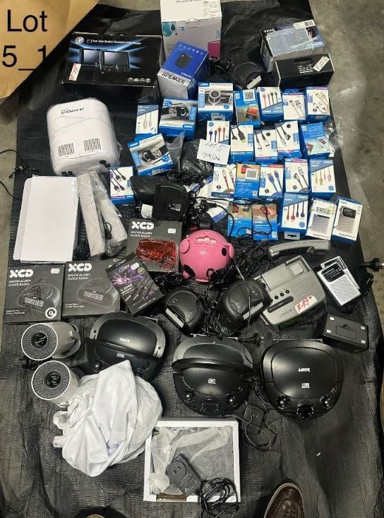END OF LEASE SALE: Mixed lot of electrical goods including