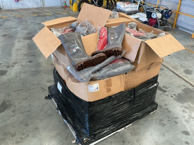 <p>Pallet Containing Dunlop Acifort Boots</p>