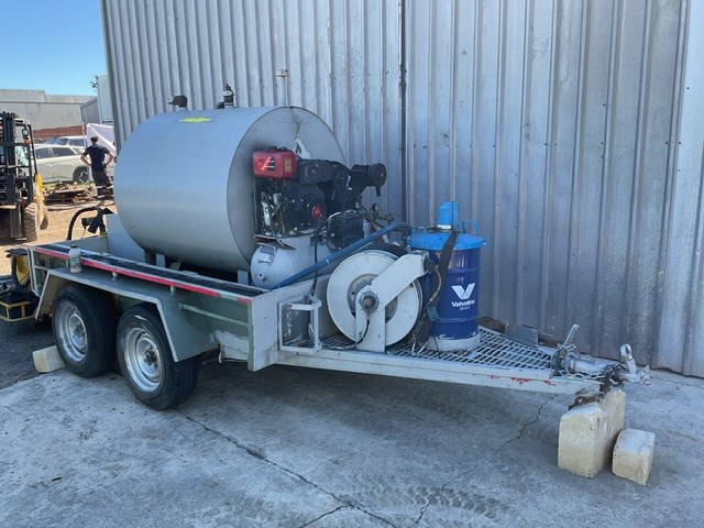 <p>Tandem Box Trailer and Diesel Tank</p>
