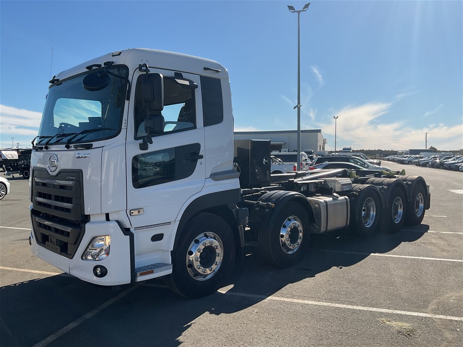 Unused) 2024 UD Quon 360 10x4 Hook Truck