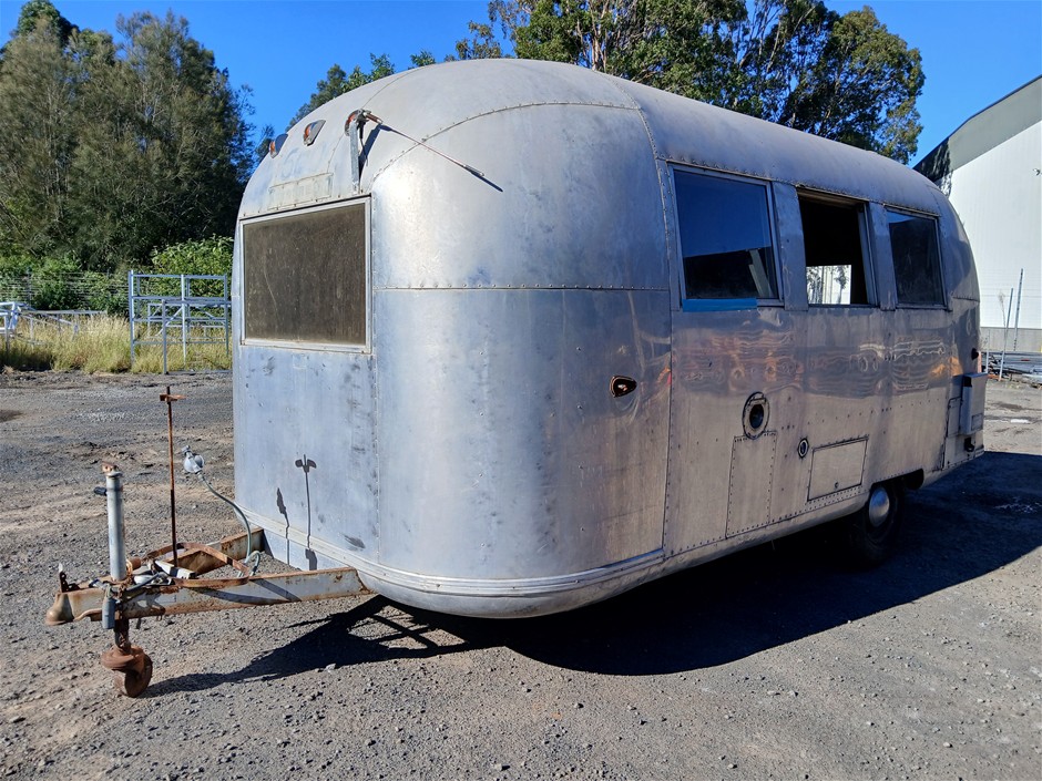 Airstream 6600 Caravan