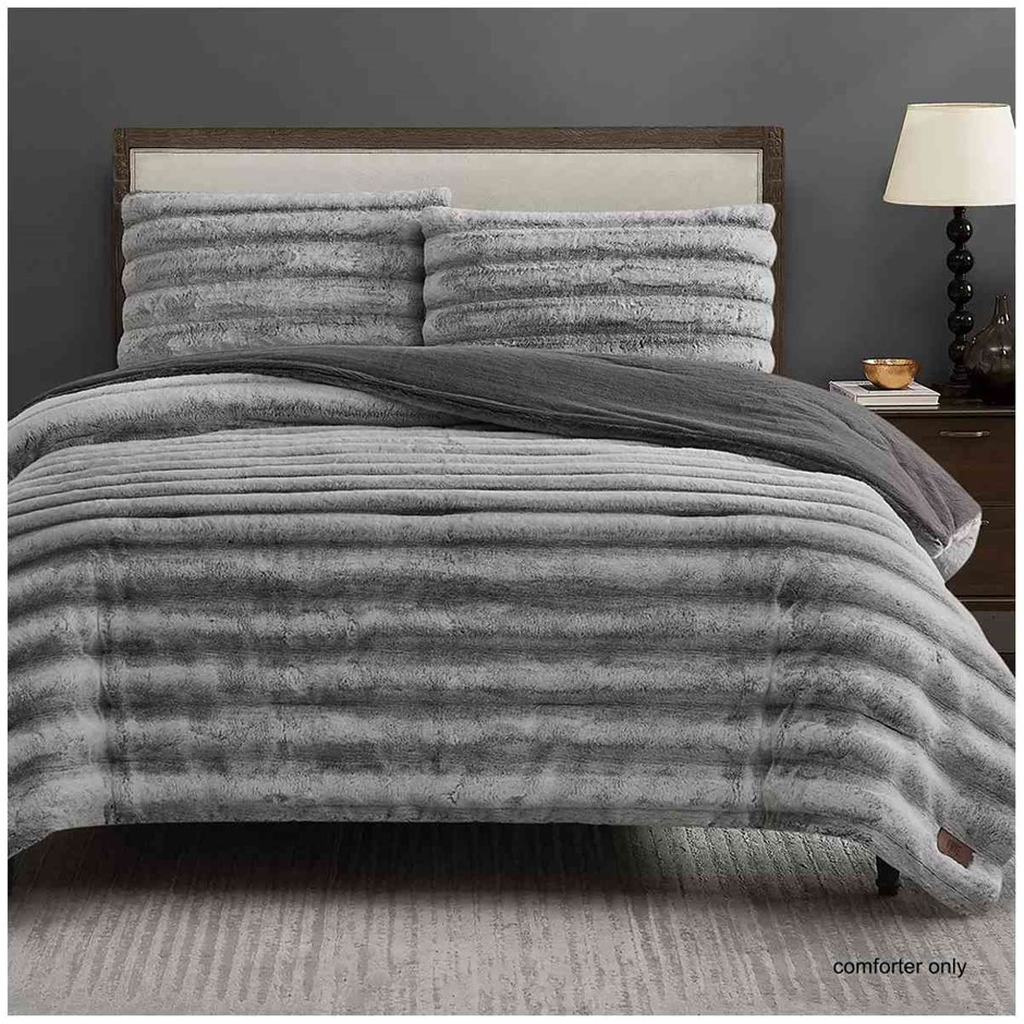 FRYE CHANNEL 3pc Faux Fur Queen Comforter Set, Light Grey. NB: Not in origi